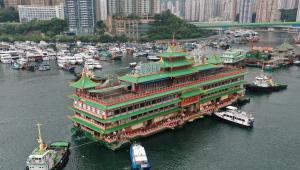 Elsüllyedt Hongkong híres úszó étterme, ahol II. Erzsébet és James Bond is evett