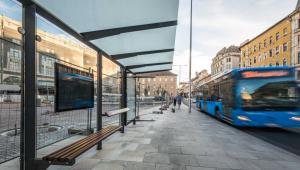 Átadták az új buszmegállókat a Blaha Lujza téren