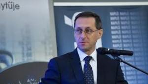 A magyar gazdaság lendülete csökkenni fog a pénzügyminiszter szerint a második félévben