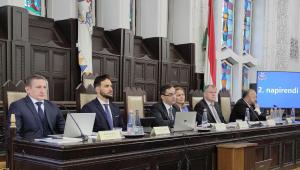 Évek óta nem kaptak év végi jutalmat Debrecenben a város és az önkormányzati cégek vezetői