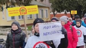 Népszavazást kezdeményeztek a mikepércsi anyák is a Debrecenbe tervezett kínai akkumulátorgyár megépítése ellen