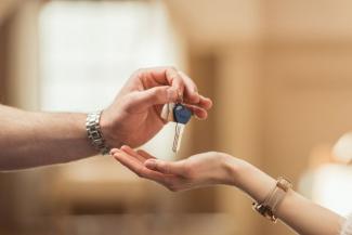 Fordulat az ingatlanpiacon: hamarabb el lehet adni a lakásokat