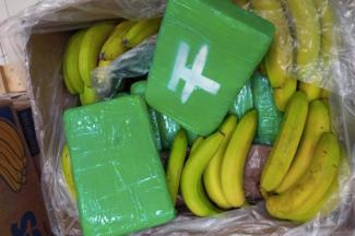 Banánok között találtak 840 kg kokaint Csehországban