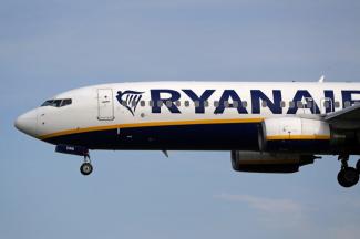 A Ryanair arra biztatja utasait, hogy írjanak panaszlevelet az „idióta extraprofitadó” miatt