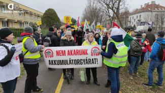 Egy kutatás szerint a magyarok fele egyetért azzal, hogy tiltani kell az új akkumulátorgyárak építését Magyarországon – Telex