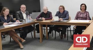 Ismét minden népszavazási kérdés hitelesítését megtagadta a helyi választási bizottság a Debrecenbe tervezett akkugyár kapcsán