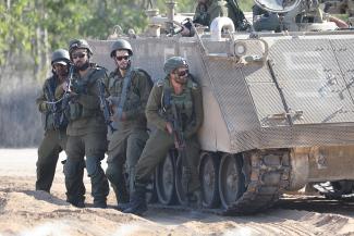 Tömegesen adták meg magukat a Hamász fegyveresei, izraeli kormánytag fia halt meg Gázában